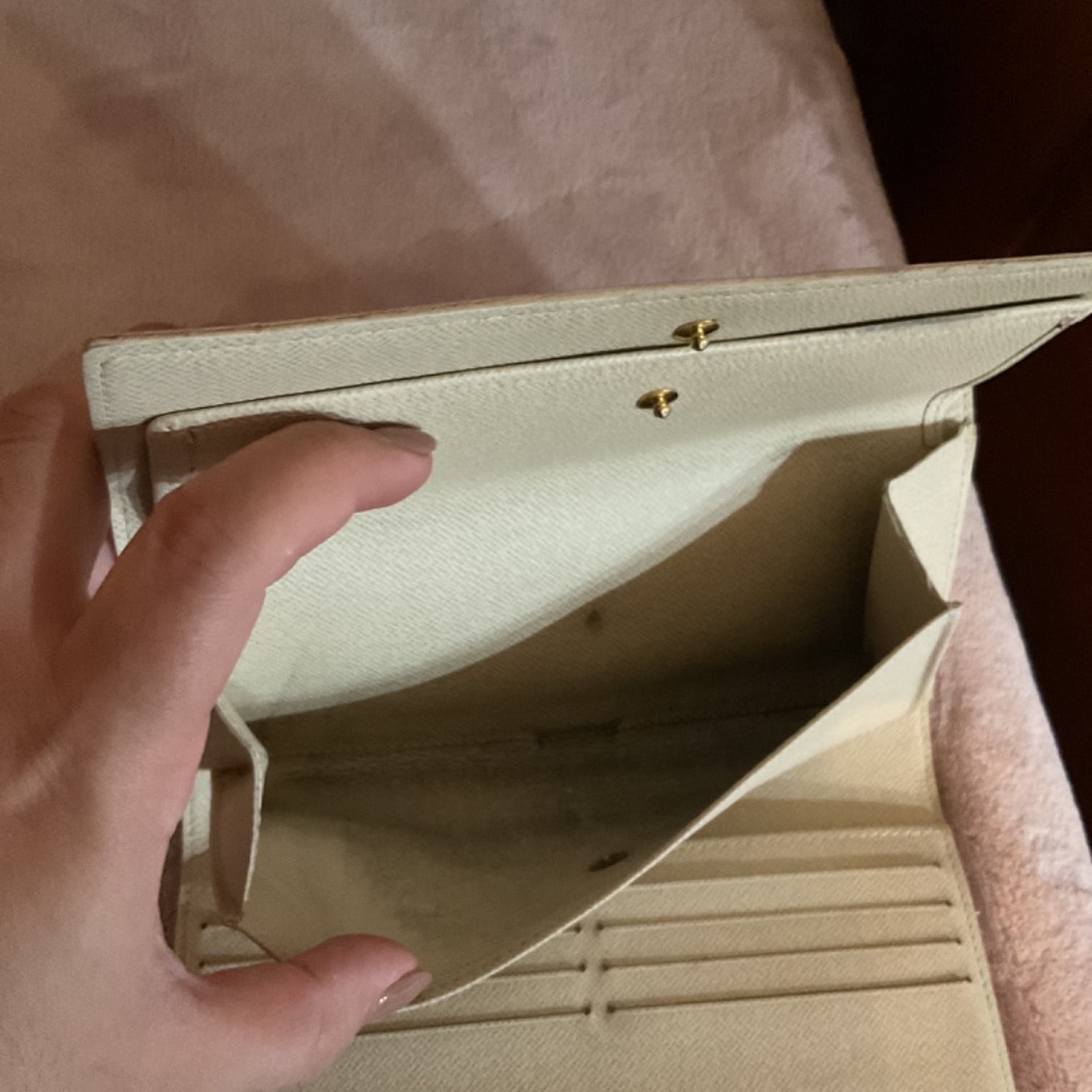 Lv - Picture 6 of 7